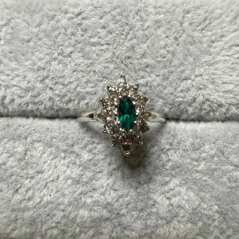 Unbranded Women's Silver and Green Jewellery